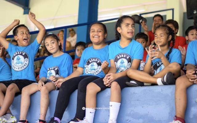 young flag football players