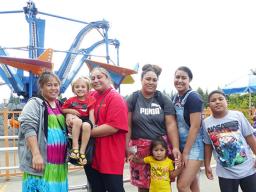 Samoan families enjoy theme park
