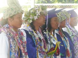 O se vaaiga i le laina o tama'ita'i ma ali'i fa'au'u mai le Manu'a High 2019. Ua mae'a fo'i ona fa'aula i latou ma ua fa'afiafiaina tele matua ua mae'a le latou taumafai. [ata: Leua Aiono Frost]