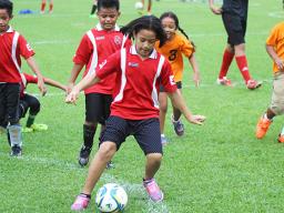 Players of the 7-9 mixed division in action