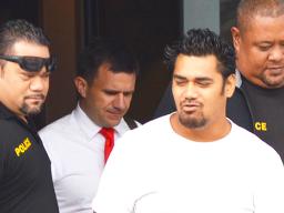 Detectives of the DPS Vice & Narcotics Units escort Alapati Vaivai out of District Court 
