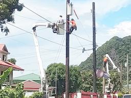 ASPA crew installing a new street light