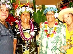 Betty Ah Soon, Sulu Shalhout, Tina matua ma le tina tupito o Nalei Moors.