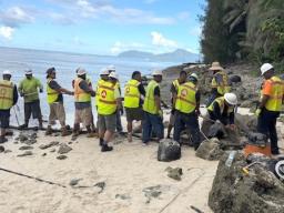 Guiding the Manu’a BLAST cable out to sea