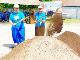Mother and daughter Ivona and Puni Silivelio 