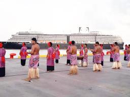 Entertainment at the port in Apia 