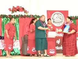 Dora Au Sie receives Employee of the Year award