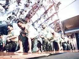  Tuvaluan dancers