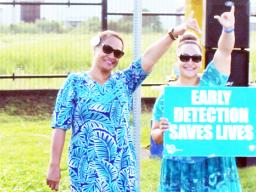 Two women with early detection sign