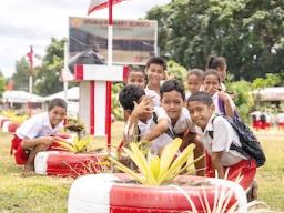 children looking at fala plant