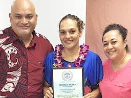 Le susuga le ali'i foma'i Dr, James Sunia ma Dr Vimoto Uso ua pu'e le latou ata ma Dr Fiona Trail