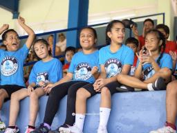 young flag football players