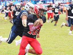 Faga’itua Vikings Scott Pese (10) is