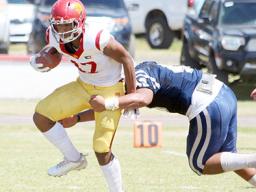 Pa’apa’a ‘The Black Mamba’ Mauigoa trying to escape a tackle from Tuala Fa’atonu of the Sharks