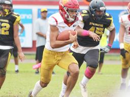 Tafuna Warriors quarterback Oakland Salave’a scrambling 