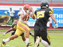 Herman Sufia (11) of the Tafuna Warriors focusing on catching this perfectly placed pass by Salave’a
