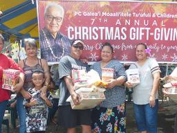 Some of the lucky people, who received gifts from the Paramount Chief Galea’i Moaali’itele Tu’ufuli & Children's 7th Annual Christmas Gift-Giving