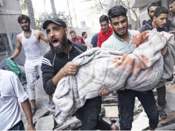 Palestinians fleeing bombing