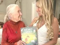 Jane Goodall and primatologist Mireya Mayor 