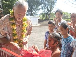 Govenor with children