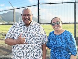 Governor and First Lady at Veterans Day wave