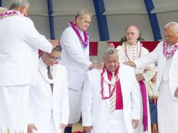 new leaders (kneeling) Lt. Gov. Talauega Eleasalo Va’alele Ale (left) and Gov. Lemanu Peleti Palepoi Sialega Mauga (right)