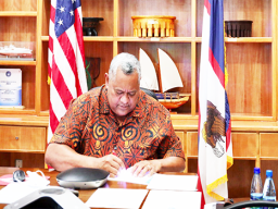 Gov. Lemanu Peleti Mauga