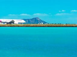 HAWAII AIRLINES ON HNL REEF RUNWAY