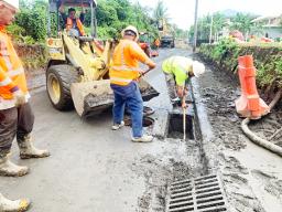 McDonnell Dowell crew working on Hope House drainage pit