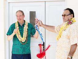 U.S. Ambassador to Samoa Tom Udall cuts the ribbon 