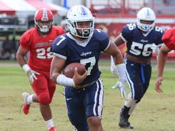 Samoana Sharks quarterback Viliamu ‘Jamu’ Tanielu sprinting