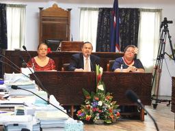 Muavaefaatasi John Suisala and senior officials