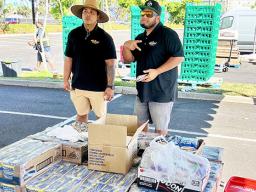 Hawaii Tours staffers