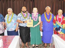 Hawaiian Airlines pilot Captain Talisau Lincoln Moliga with fono members.