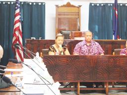 Tumua Matu’u (center) with Hawaiian Airlines officials
