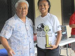 Rosie Faleao of Ilaoa & To’omata receives her women’s FFAS 2018 National League championship game MVP trophy from FFAS President, Sen. Faiivae Iuli Alex Godinet