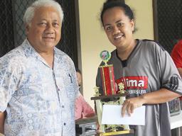 Salevu Filiva’a of Taputimu Youth receives her women’s 2018 FFAS National League MVP award from FFAS President, Sen. Faiivae Iuli Alex Godinet 