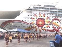 Passengers off Norwegian Sun cruise ship