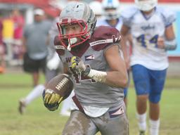 Jacob Omani taking this reverse play to the house to score a touchdown for the Warriors 