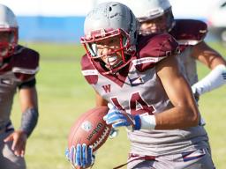 Joseph Lagai of the Warriors storming towards the end zone