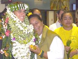 Kauli Vaast welcomed home at