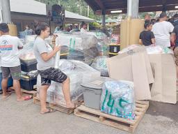 Lady Naoimi passengers waiting to board