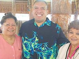 O le fa'auluuluga o le Vaega a le Nursing i le ASCC Lele Ah Mu ma le tama'ita'i Tausima'i Pasi o Josie Lam Yuen Fuga