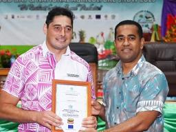 Saimon Lomaloma, left.