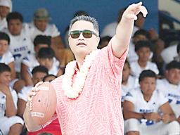 Lt.Governor Talauega E.V. Ale throws first pass of 2023 ASHSAA football