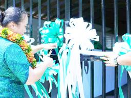 First Lady cuts ribbon