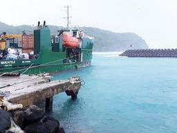 MV Manu’atele in the Ofu Harbor, showing damage to the dock that occurred during the storm that damaged the vessel earlier this year. 