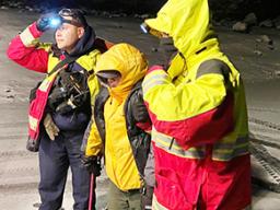 UH Maunakea Rangers rescue a lost hiker found on the Humuʻula Trail 