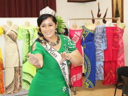 Miss Am Samoa with her sisters and pastor