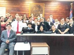 Suaese “Pooch” Taase with teachers and students from the high school’s Grade 11 English 128